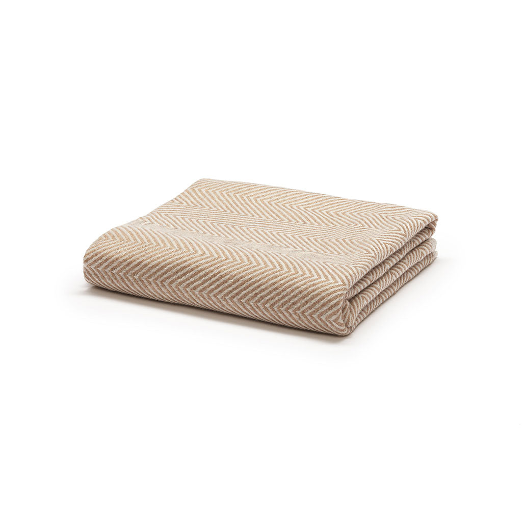 Cashmere tæppe zigzag stor råhvid/ mørk kamel